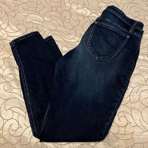 Lee mid rise women’s skinny jeans. Size 12